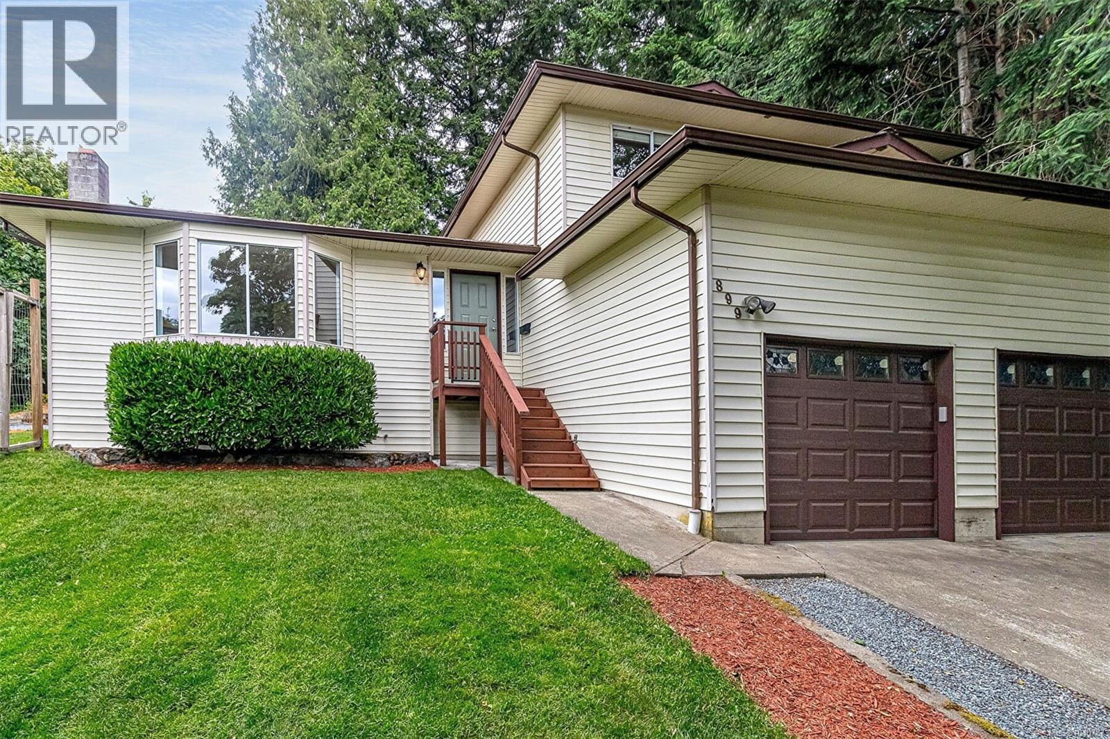 899 Cecil Blogg Dr