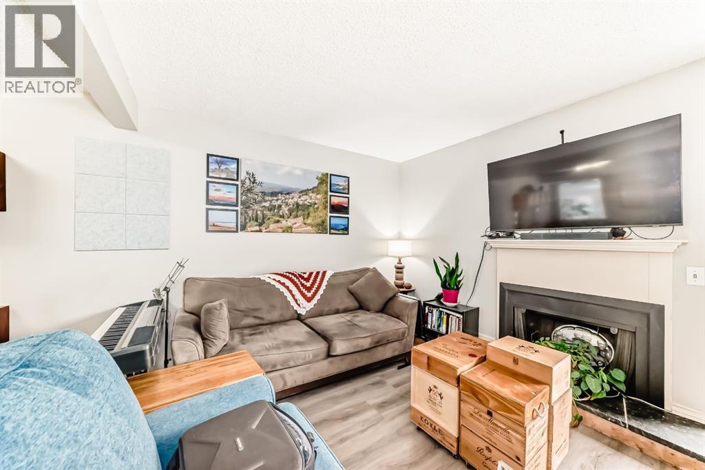 Row / Townhouse for Sale in 409, 2520 Palliser Drive SW|Calgary, Alberta T2V4S9 4