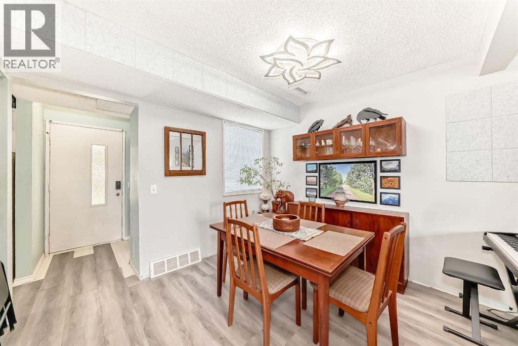 Row / Townhouse for Sale in 409, 2520 Palliser Drive SW|Calgary, Alberta T2V4S9 2