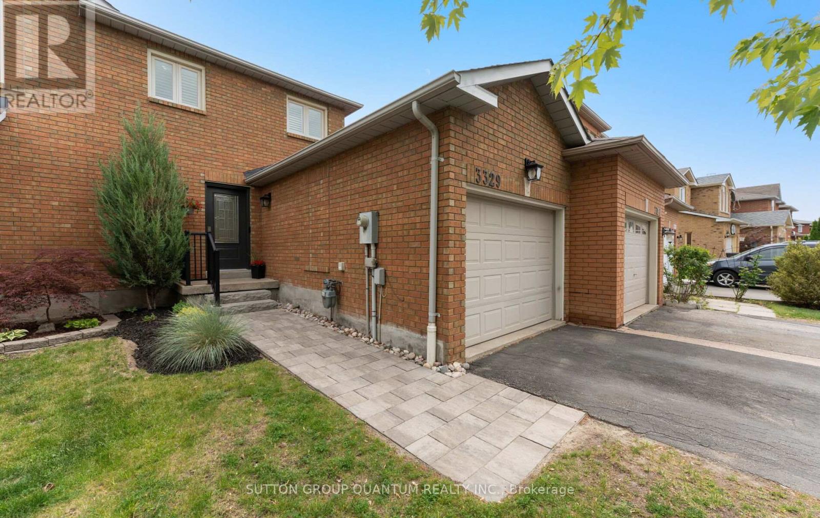 Row / Townhouse for Sale in 3329 BOBWHITE MEWS|Mississauga (Lisgar), Ontario L5N6E8 3