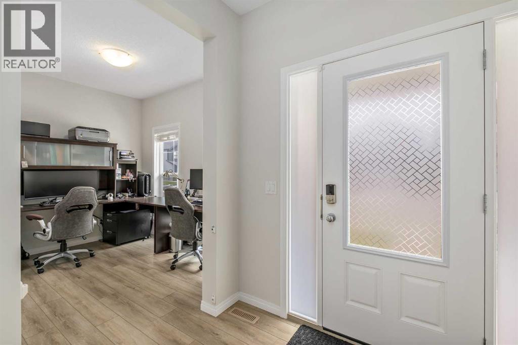 House for Sale in 53 Masters Street SE|Calgary, Alberta T3M2R6 5