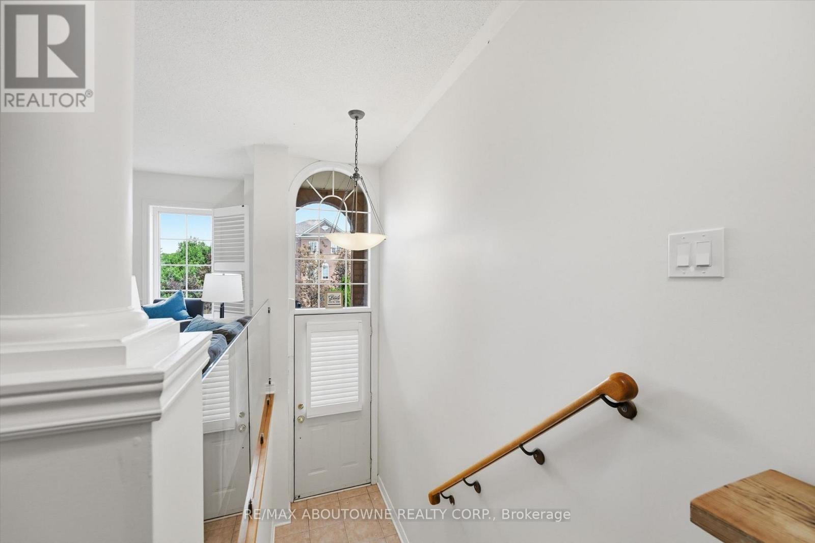 Row / Townhouse for Sale in 2420 RAVINEBROOK CRESCENT|Oakville (WC Wedgewood Creek), Ontario L6H6Y2 4