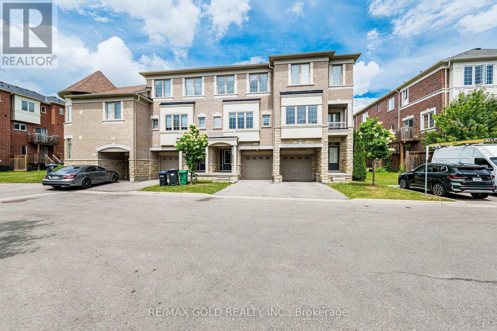 Row / Townhouse for Sale in 151 - 6 PULBERRY CLOSE|Brampton (Credit Valley), Ontario L6Y6E6 3