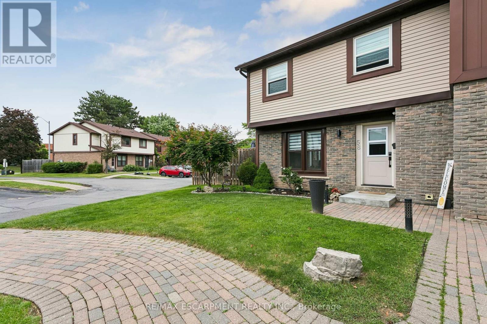 Row / Townhouse for Sale in 58 - 6650 FALCONER DRIVE|Mississauga (Streetsville), Ontario L5N1B5 2