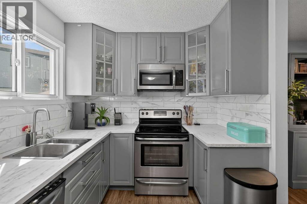 Row / Townhouse for Sale in 47, 131 Templehill Drive NE|Calgary, Alberta T1Y4T1 5