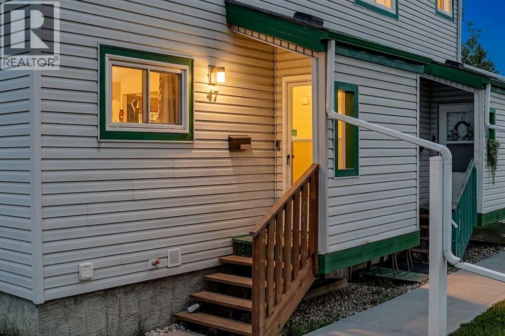 Row / Townhouse for Sale in 47, 131 Templehill Drive NE|Calgary, Alberta T1Y4T1 3