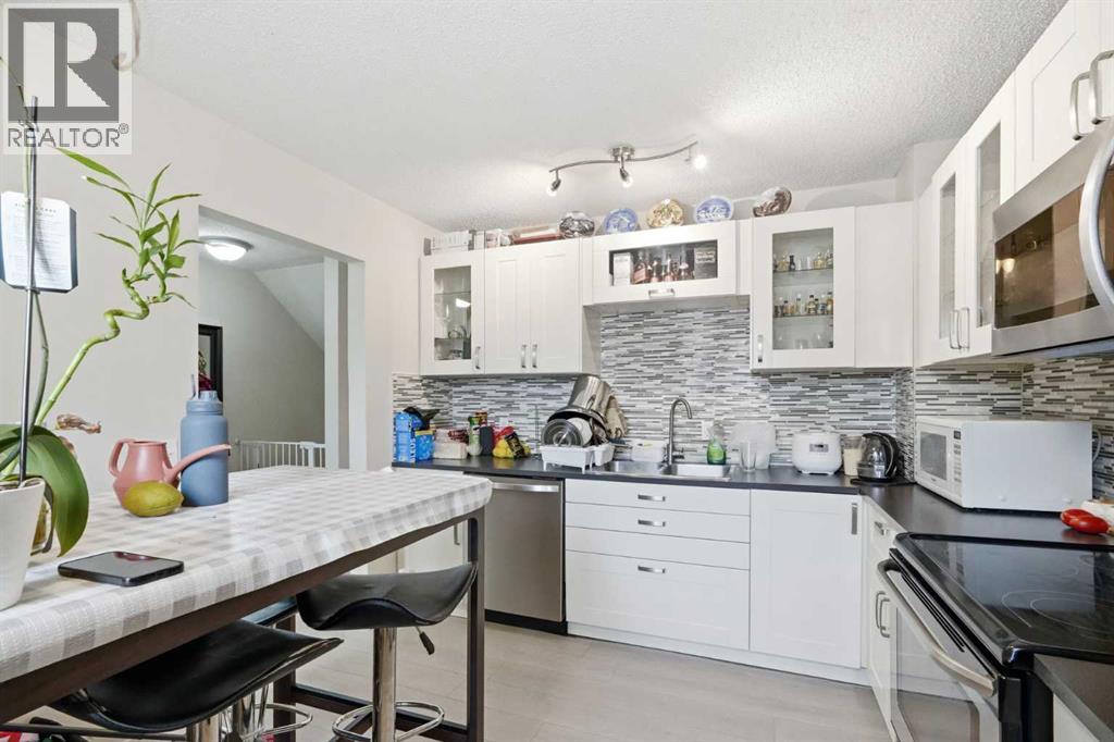 Row / Townhouse for Sale in 64, 2519 38 Street NE|Calgary, Alberta T1Y4W8 5