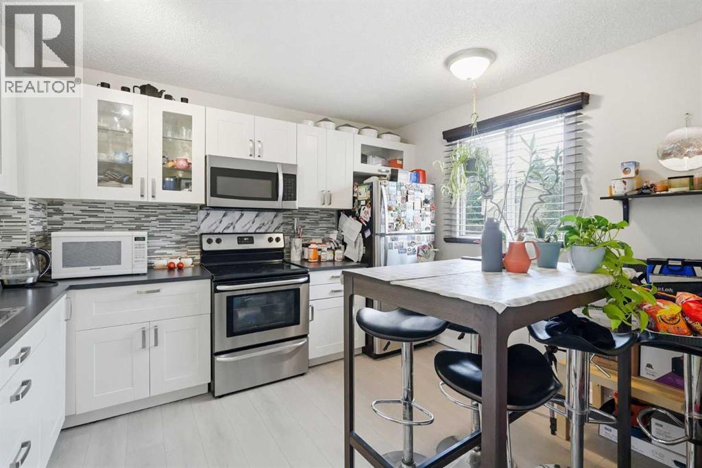 Row / Townhouse for Sale in 64, 2519 38 Street NE|Calgary, Alberta T1Y4W8 4