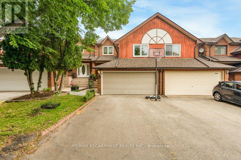 Row / Townhouse for Sale in 2597 ADDINGHAM CRESCENT|Oakville (CV Clearview), Ontario L6J7K6