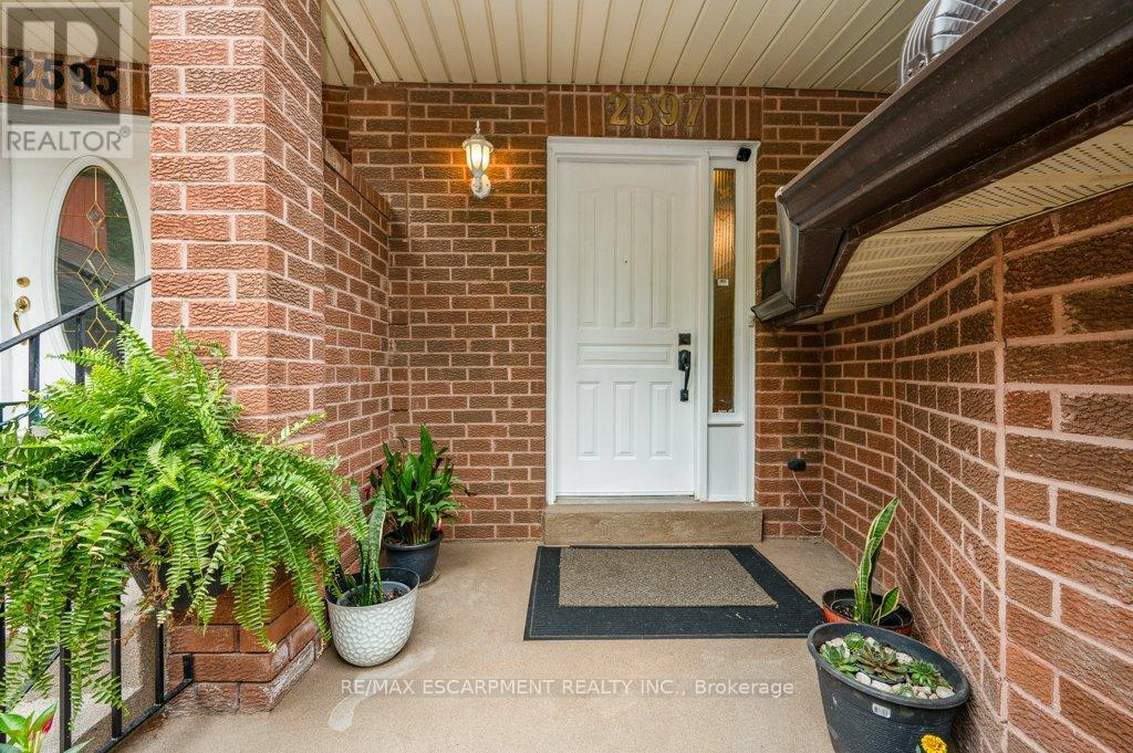 Row / Townhouse for Sale in 2597 ADDINGHAM CRESCENT|Oakville (CV Clearview), Ontario L6J7K6 2