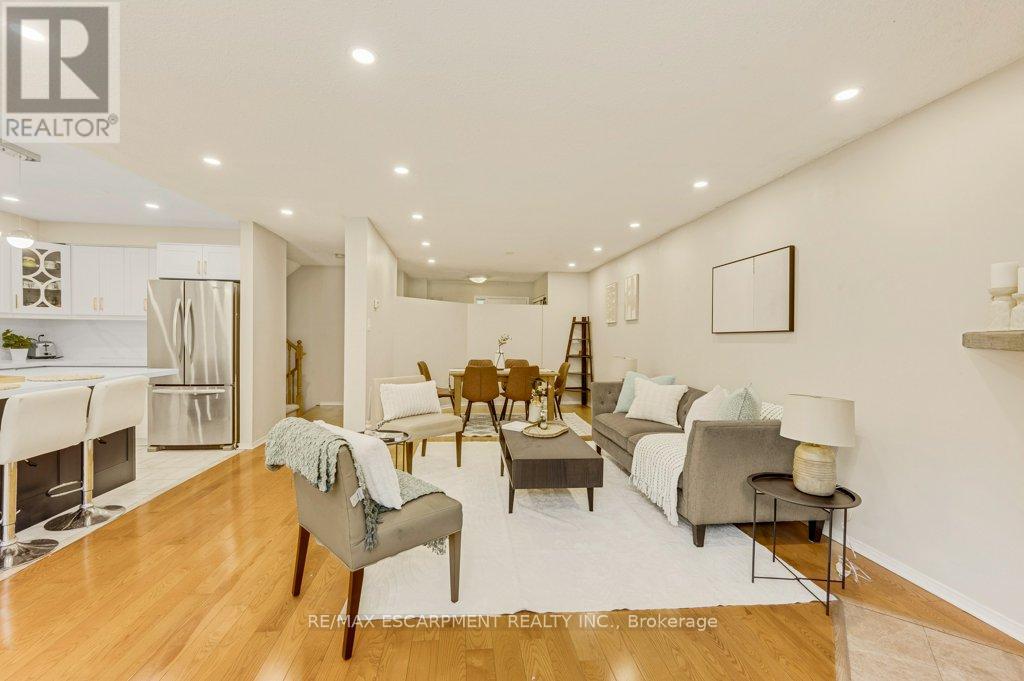 Row / Townhouse for Sale in 2597 ADDINGHAM CRESCENT|Oakville (CV Clearview), Ontario L6J7K6 4
