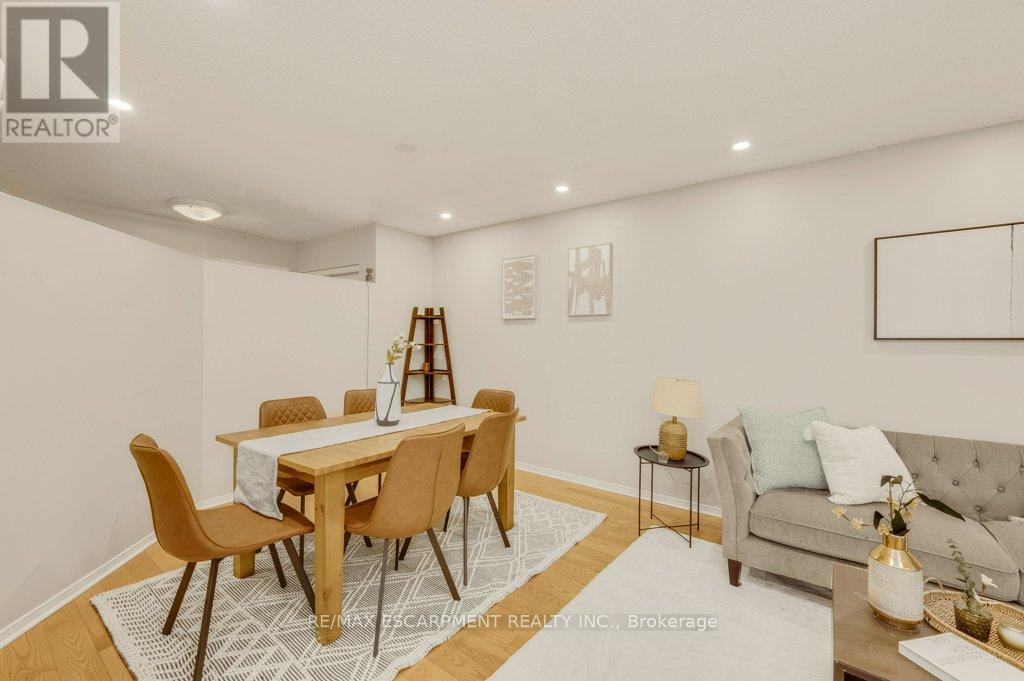 Row / Townhouse for Sale in 2597 ADDINGHAM CRESCENT|Oakville (CV Clearview), Ontario L6J7K6 5