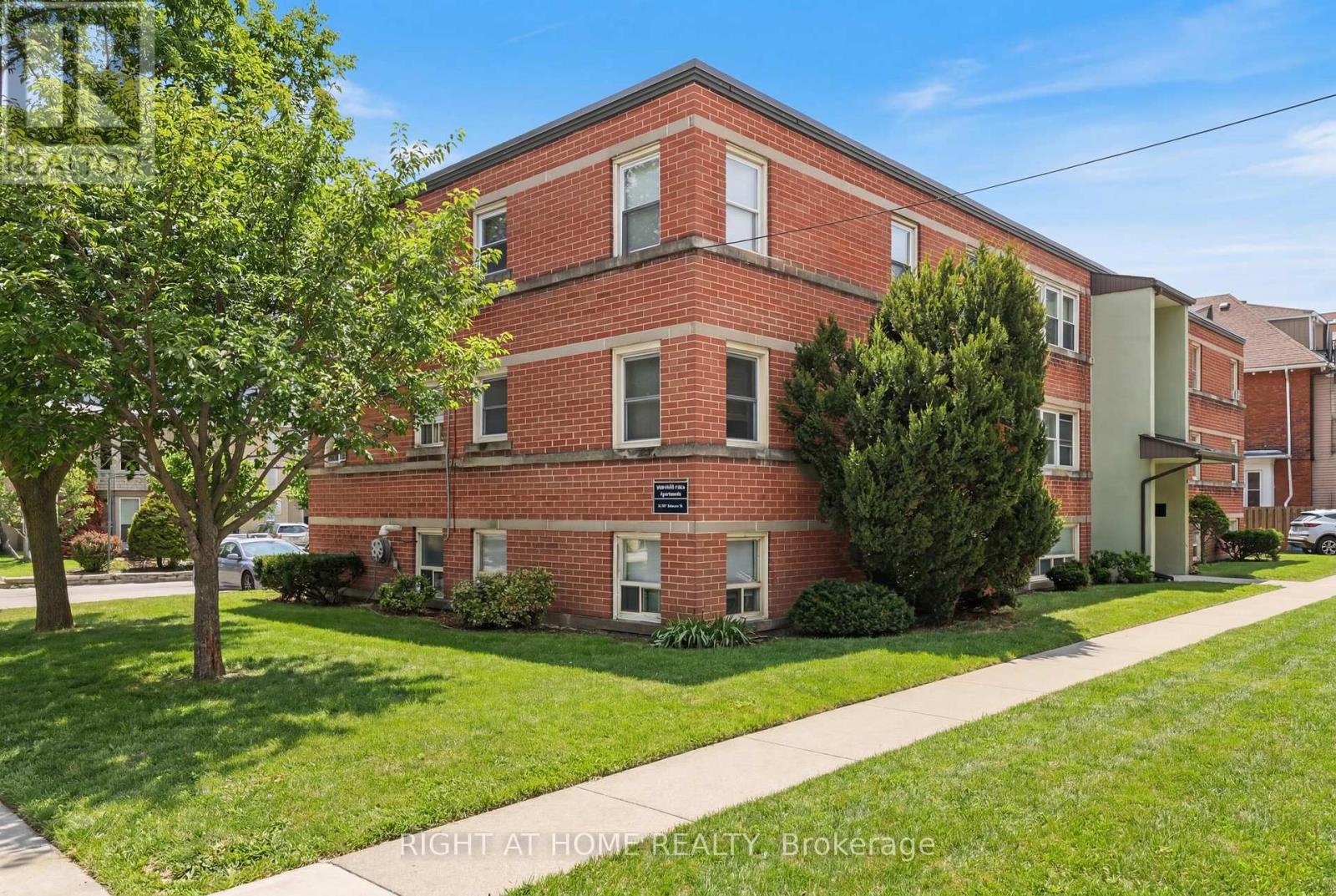 11 - 223 MACNAB STREET S, Hamilton (Durand), Ontario L8P3C9