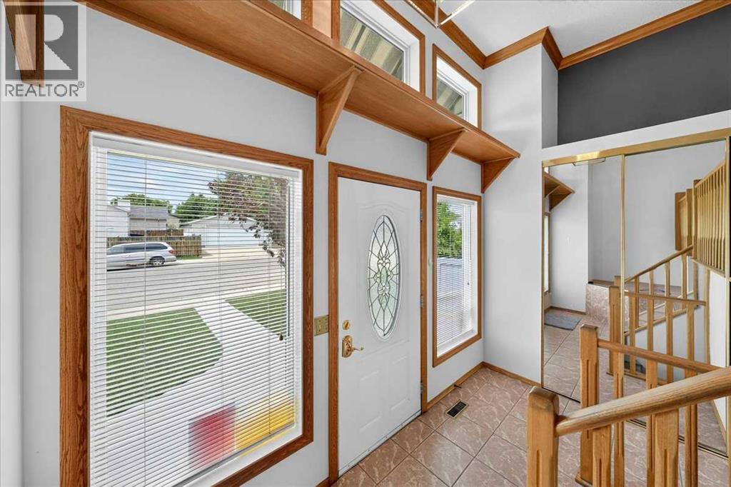 House for Sale in 136 hunterhorn Drive|Calgary, Alberta T2K6H3 3