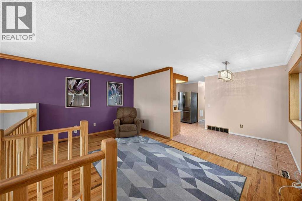 House for Sale in 136 hunterhorn Drive|Calgary, Alberta T2K6H3 4