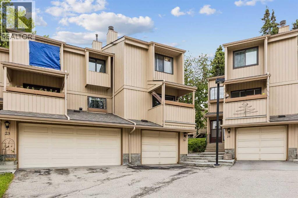 Duplex for Sale in 24, 235 Berwick Drive NW|Calgary, Alberta T2P3C1 2