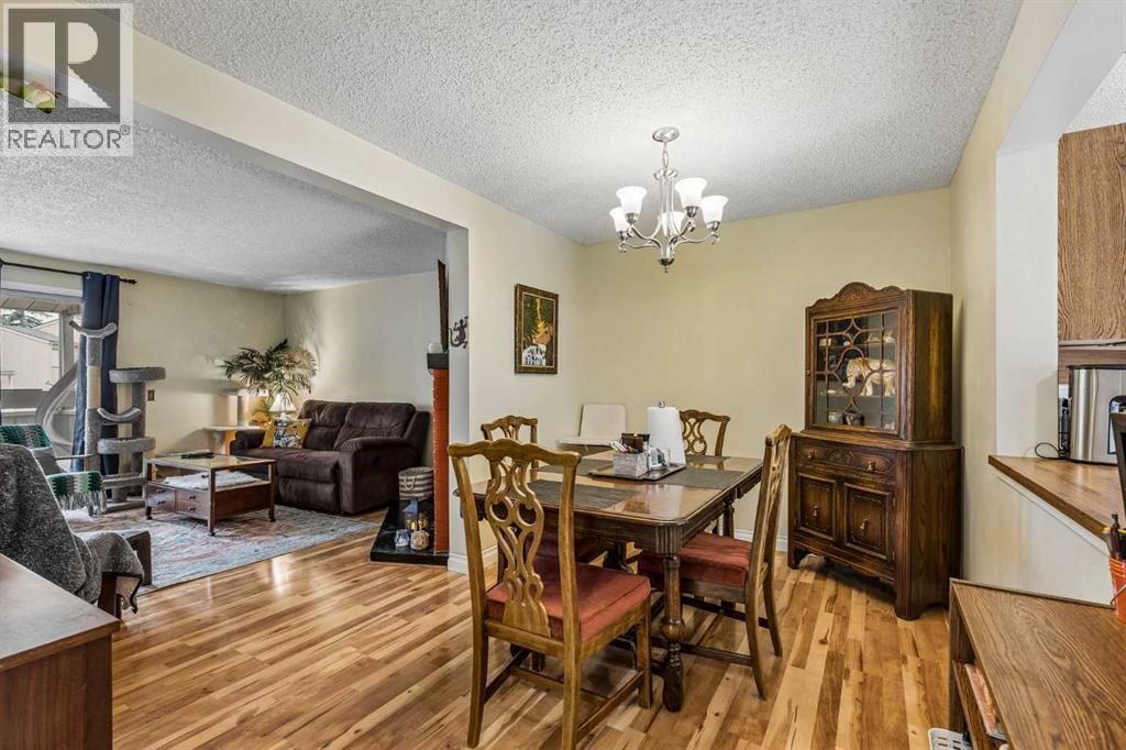 Duplex for Sale in 24, 235 Berwick Drive NW|Calgary, Alberta T2P3C1 5