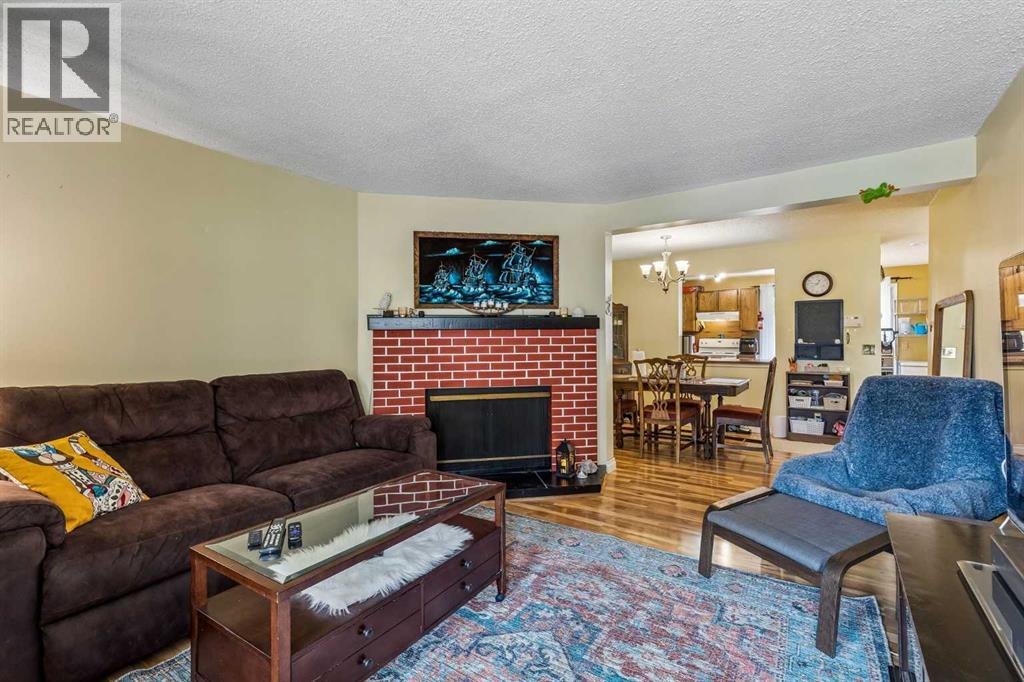 Duplex for Sale in 24, 235 Berwick Drive NW|Calgary, Alberta T2P3C1 3