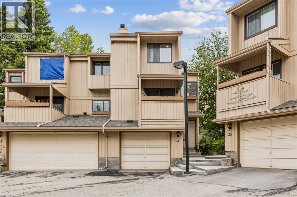 Duplex for Sale in 24, 235 Berwick Drive NW|Calgary, Alberta T2P3C1
