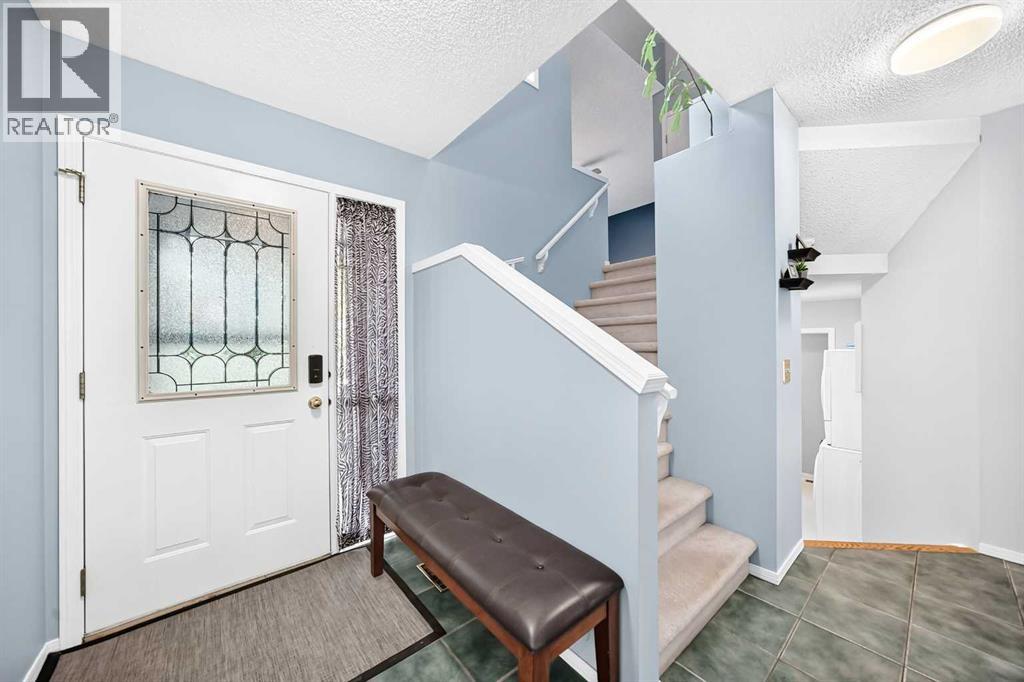 House for Sale in 220 Shawbrooke Manor SW|Calgary, Alberta T2Y3L7 4
