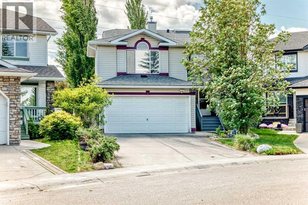 House for Sale in 220 Shawbrooke Manor SW|Calgary, Alberta T2Y3L7 2