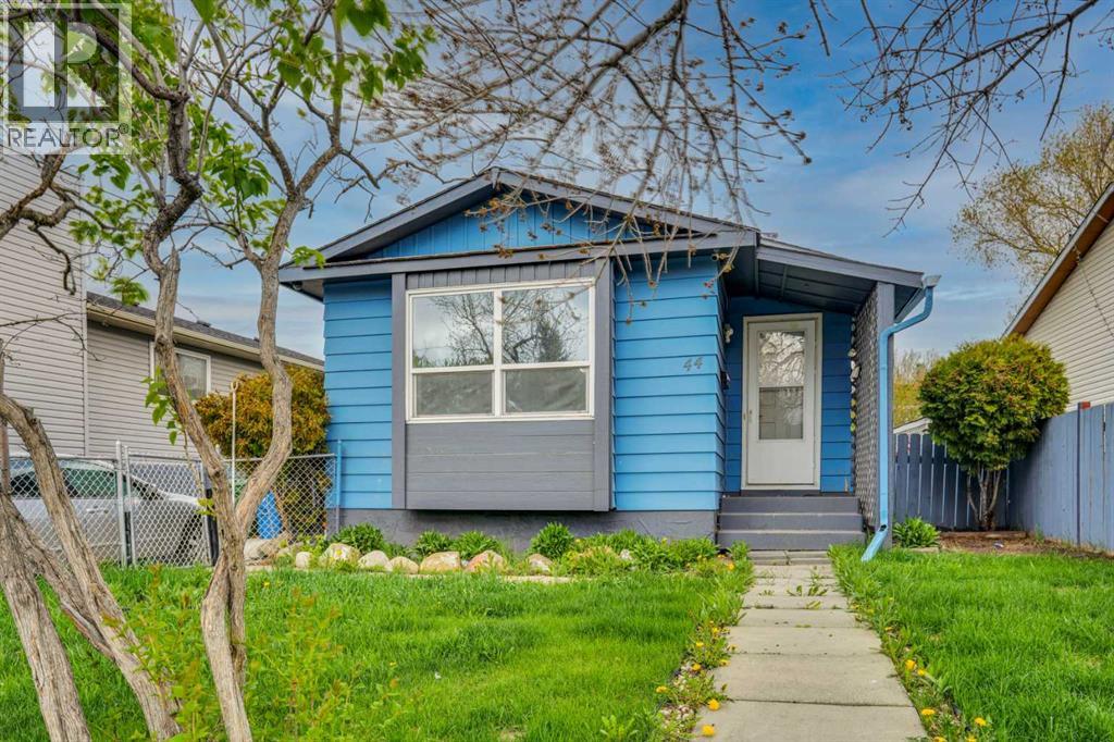 House for Sale in 44 Falmead Road NE|Calgary, Alberta T3J1G8