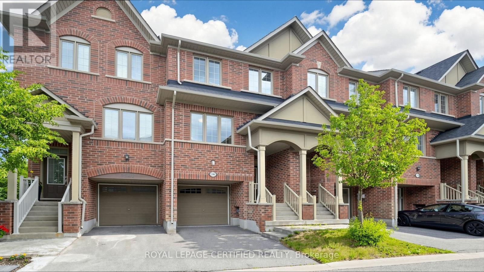 Row / Townhouse for Sale in 1380 GRANROCK CRESCENT|Mississauga (East Credit), Ontario L5V0E1