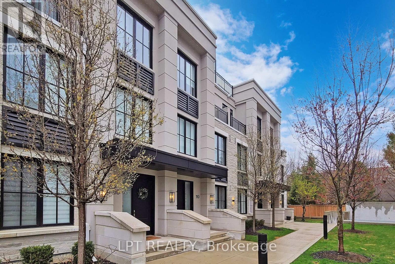 Row / Townhouse for Sale in 110 - 1180 CAWTHRA ROAD|Mississauga (Mineola), Ontario L5G0A5