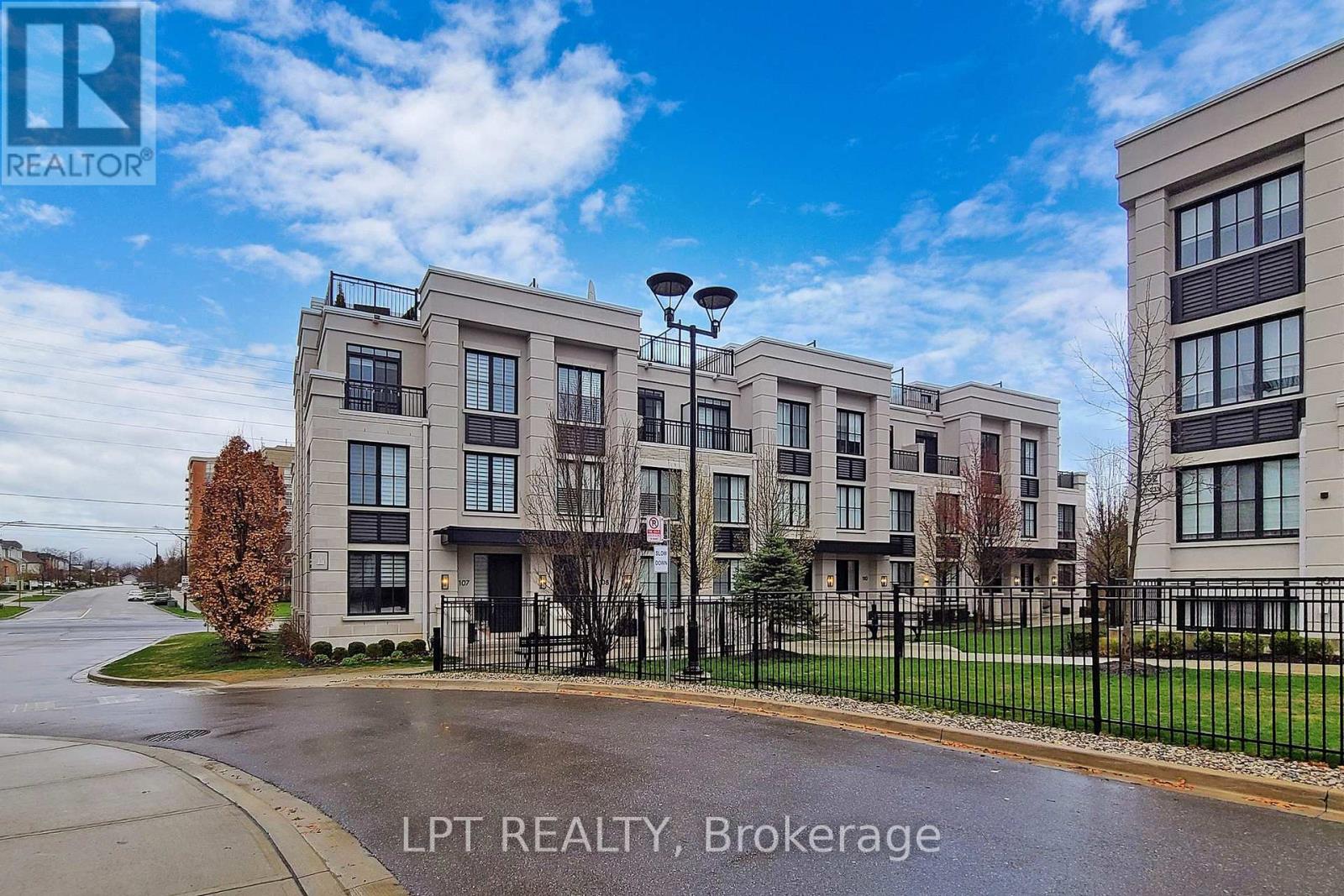 Row / Townhouse for Sale in 110 - 1180 CAWTHRA ROAD|Mississauga (Mineola), Ontario L5G0A5 3