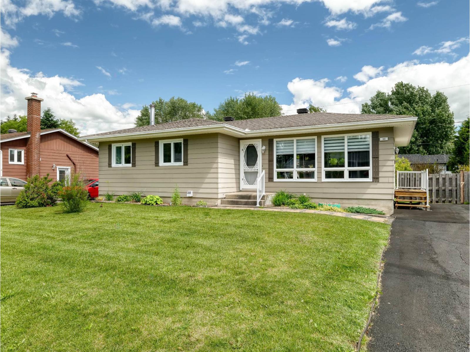 30 Rue Chapdelaine, Saint-Charles-Borromée, Quebec J6E6M4
