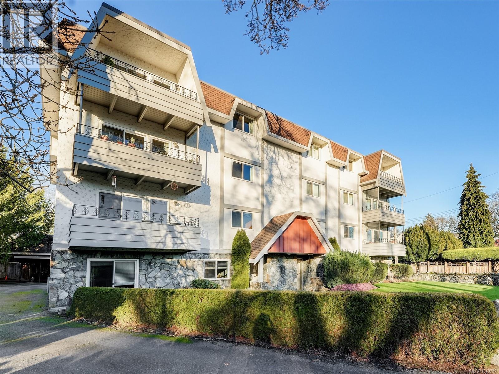 302 2340 Oak Bay Ave