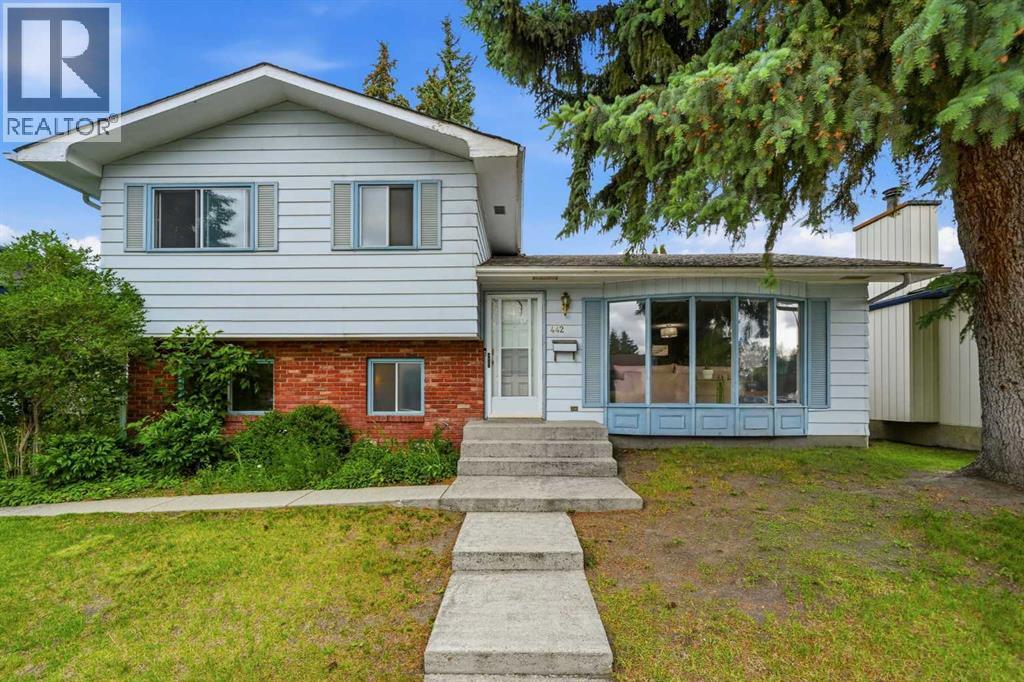 House for Sale in 442 Queensland Place SE|Calgary, Alberta T2J5C9