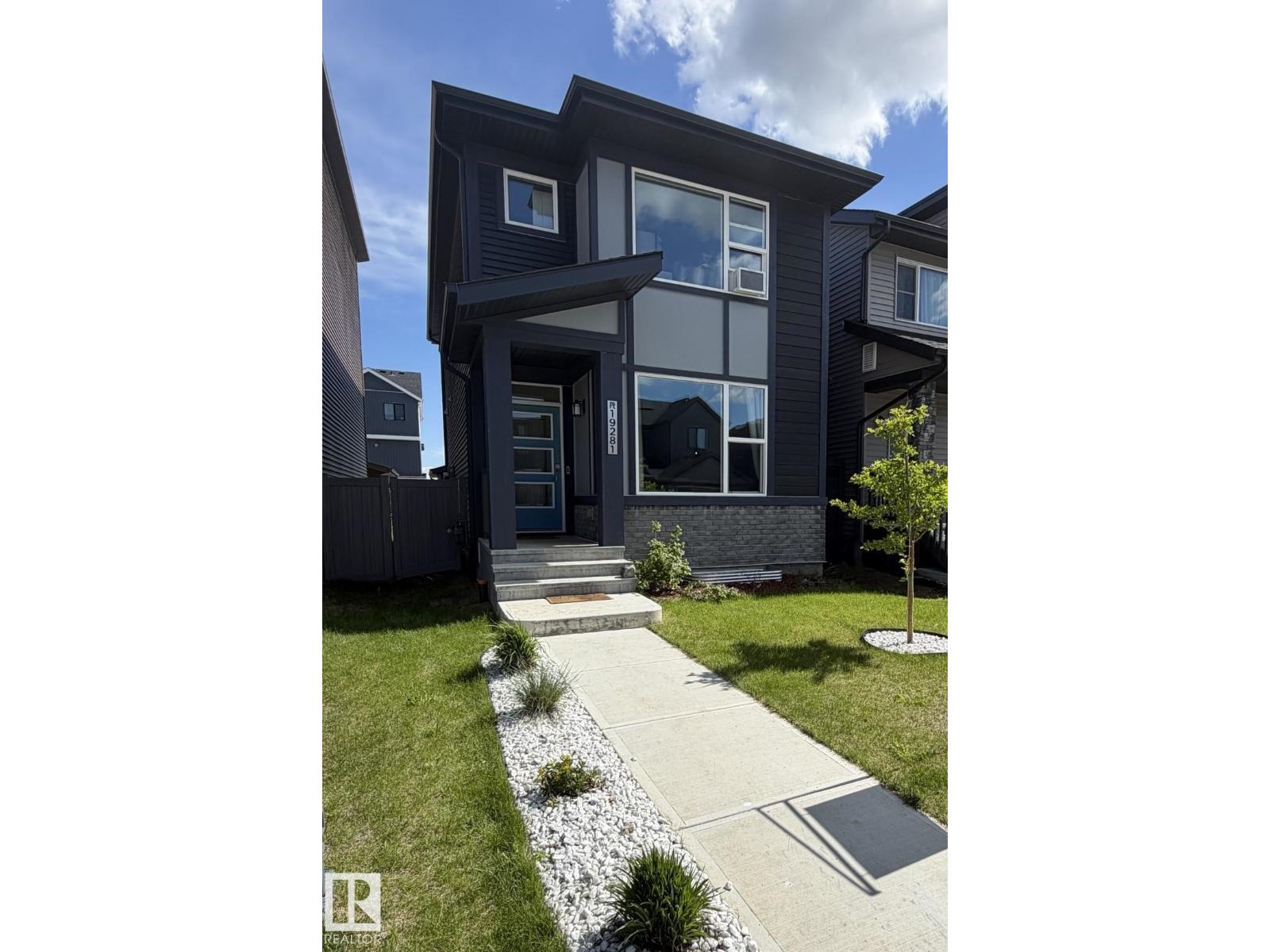 For sale: 19281 22A AV NW, Edmonton, Alberta T6M1P8 - E4487252