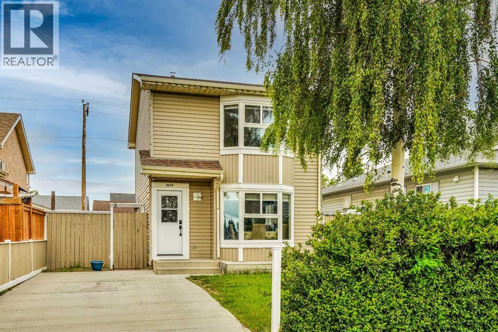 House for Sale in 6515 Martingrove Drive NE|Calgary, Alberta T3J2T7 2