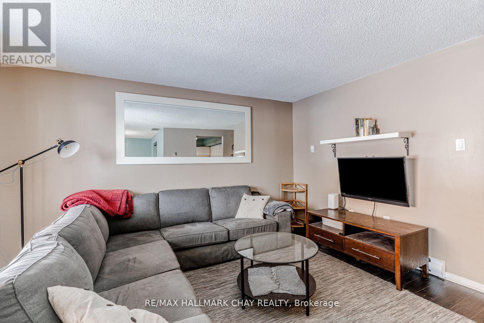 8 - 22 MEADOW LANE