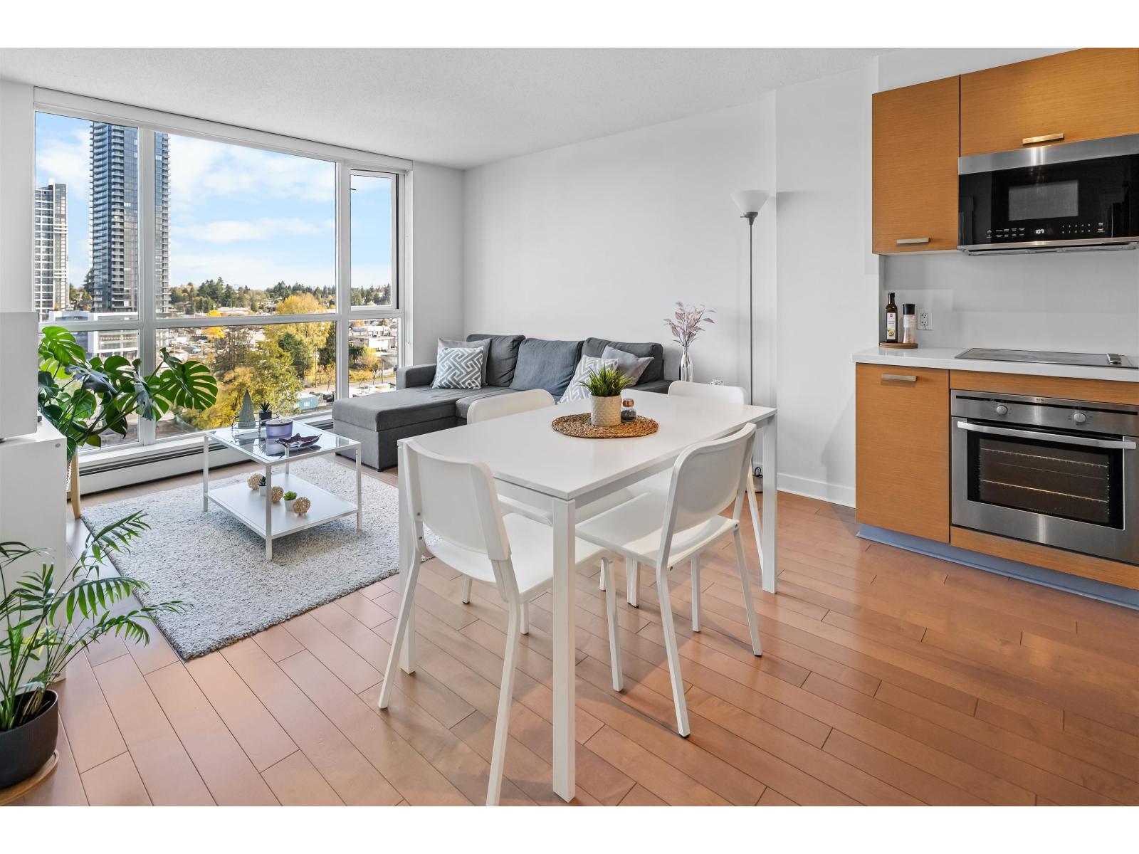1302 10777 UNIVERSITY DRIVE, Surrey, British Columbia V3T0E6