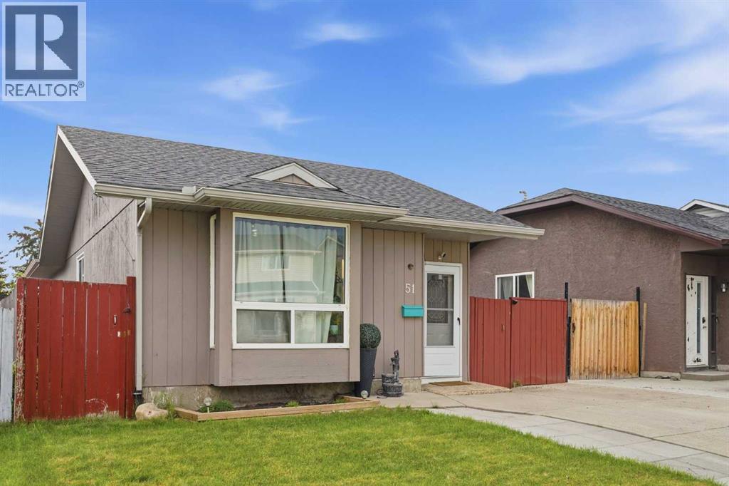 House for Sale in 51 Aberdare Way NE|Calgary, Alberta T2A6T6
