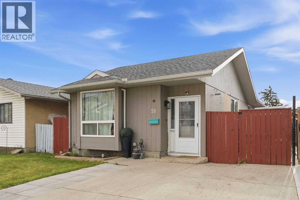 House for Sale in 51 Aberdare Way NE|Calgary, Alberta T2A6T6 2