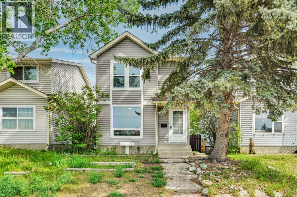 House for Sale in 74 Castledale Way NE|Calgary, Alberta T3J2A2