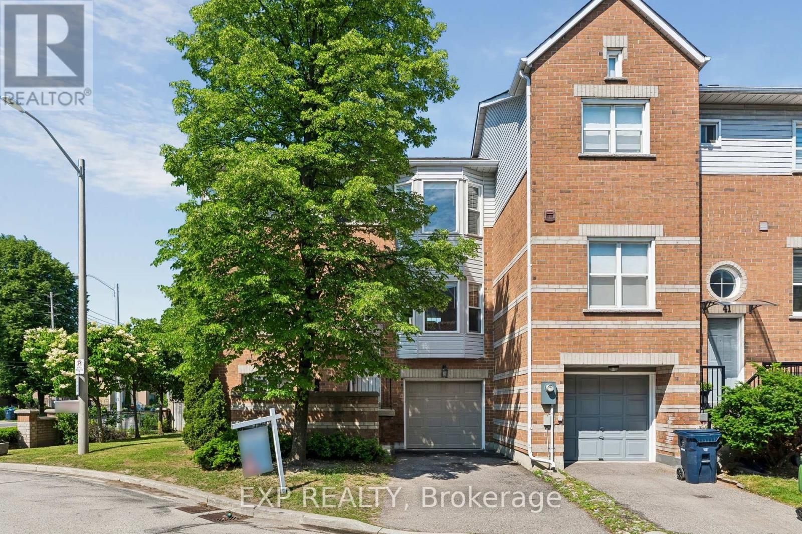 Row / Townhouse for Sale in 42 - 630 EVANS AVENUE|Toronto (Alderwood), Ontario M8W2W6