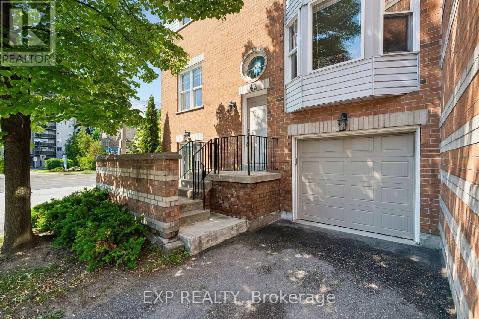 Row / Townhouse for Sale in 42 - 630 EVANS AVENUE|Toronto (Alderwood), Ontario M8W2W6 2