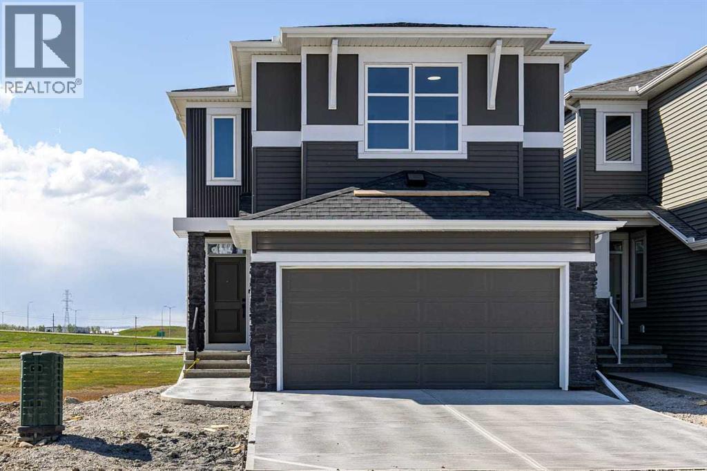 House for Sale in 127 Corner Glen Grove NE|Calgary, Alberta T3N2S3 2
