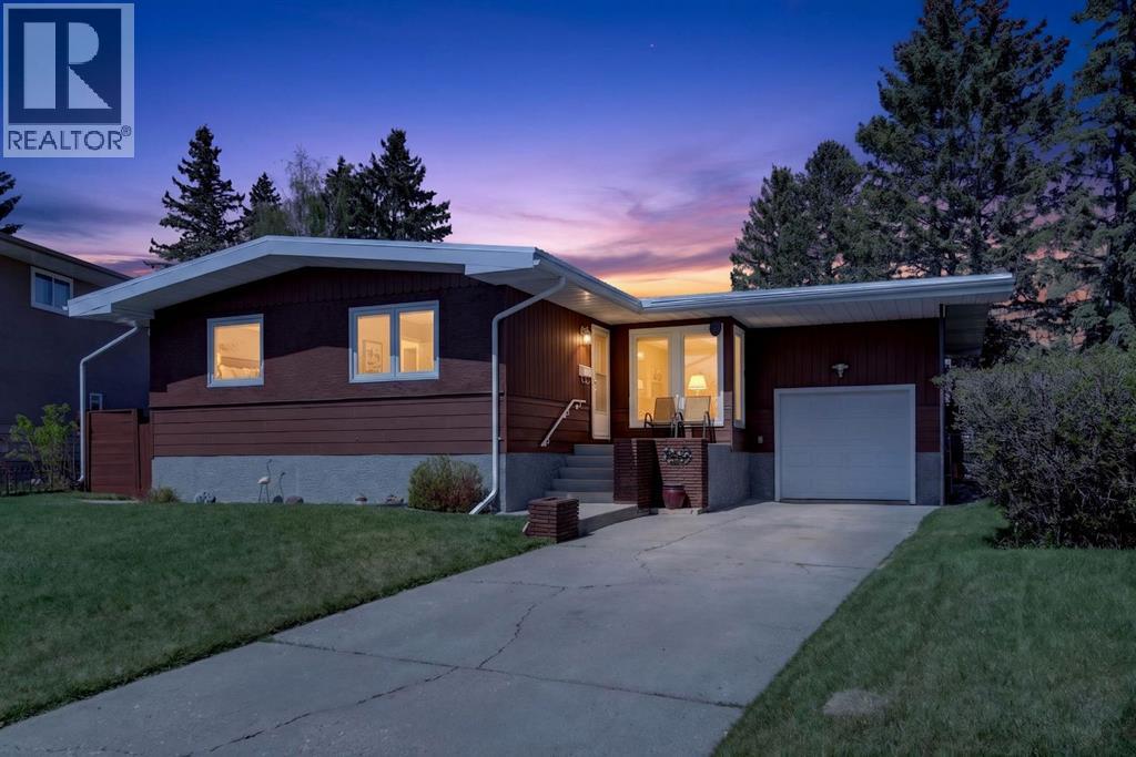 House for Sale in 26 Cardiff Place NW|Calgary, Alberta T2K1S3