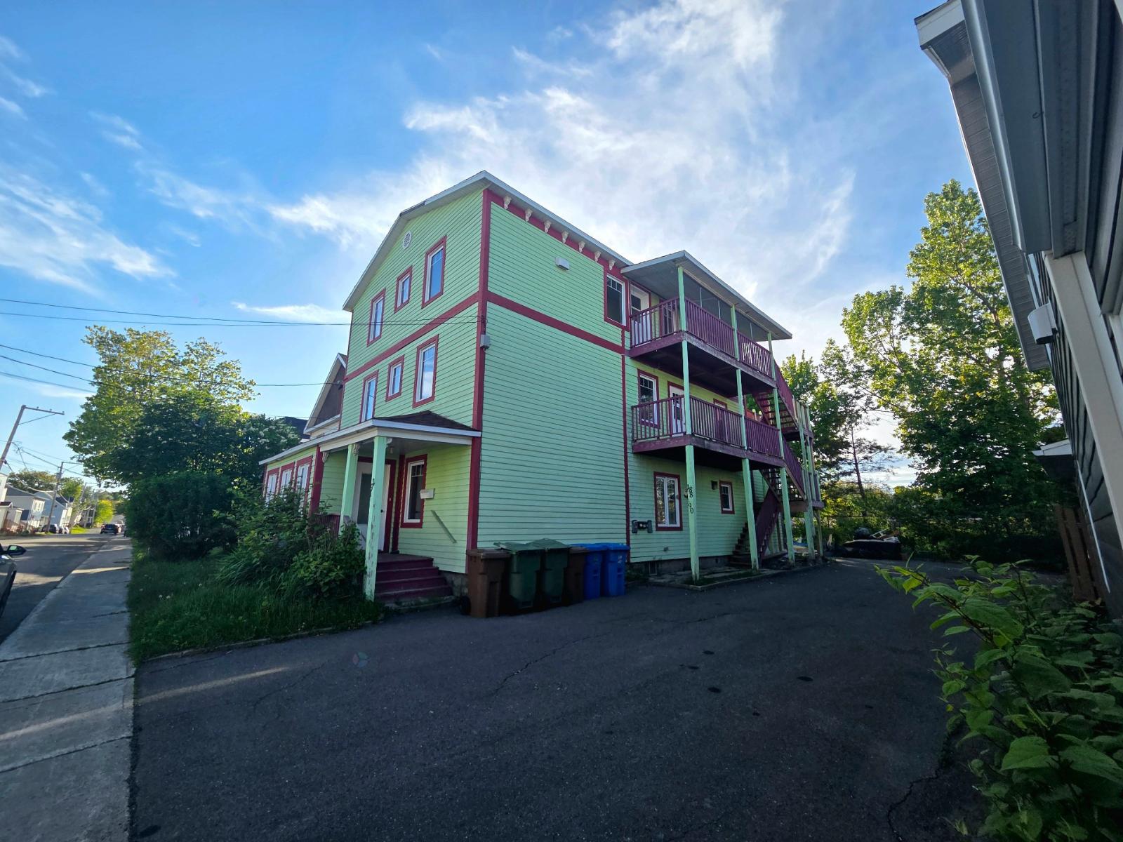 188-192 Rue St-Christophe, Matane, Quebec G4W2A2