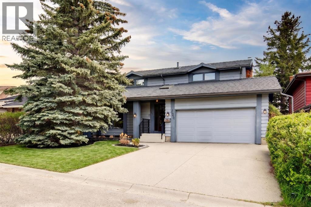House for Sale in 124 Edgehill Close NW|Calgary, Alberta T3A2X1