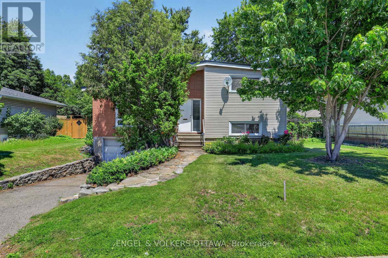 1363 HERON ROAD, Ottawa, Ontario K1V6A6