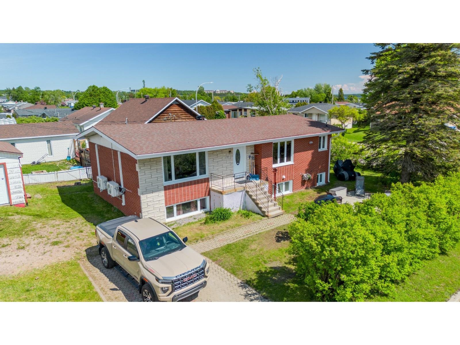 1162 Rue Le Jeune, Baie-Comeau, Quebec G5C2P8