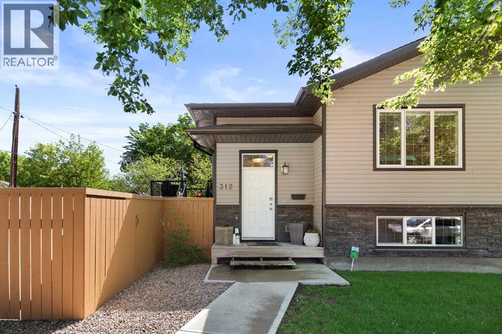 312 4 Avenue NW, Medicine Hat, Alberta T1A1Z1