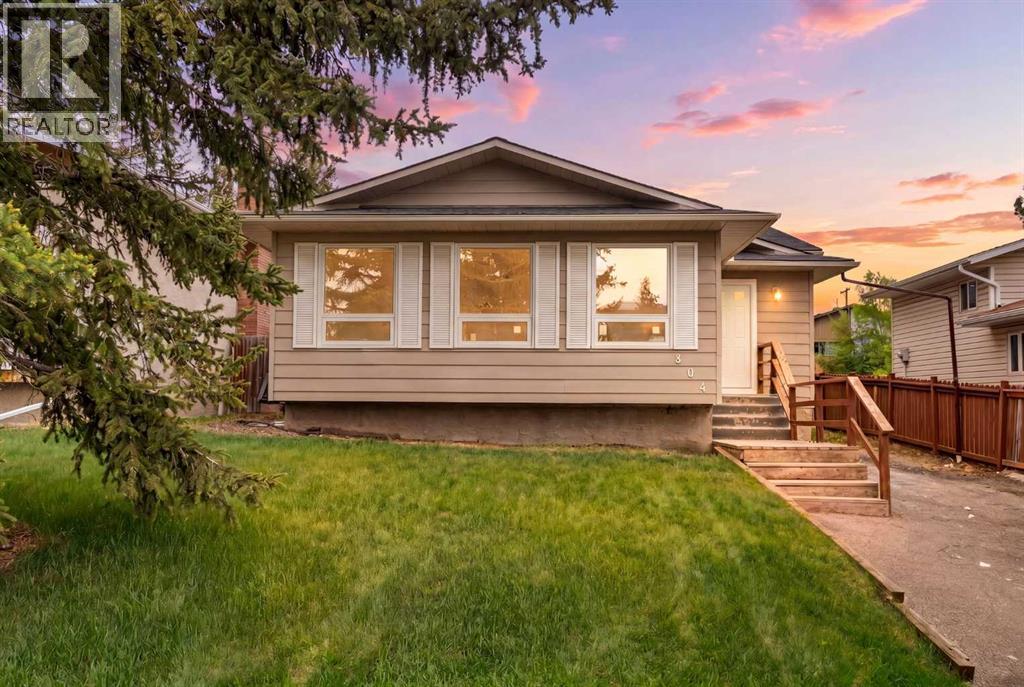 House for Sale in 304 Beddington Circle NE|Calgary, Alberta T3K1K7