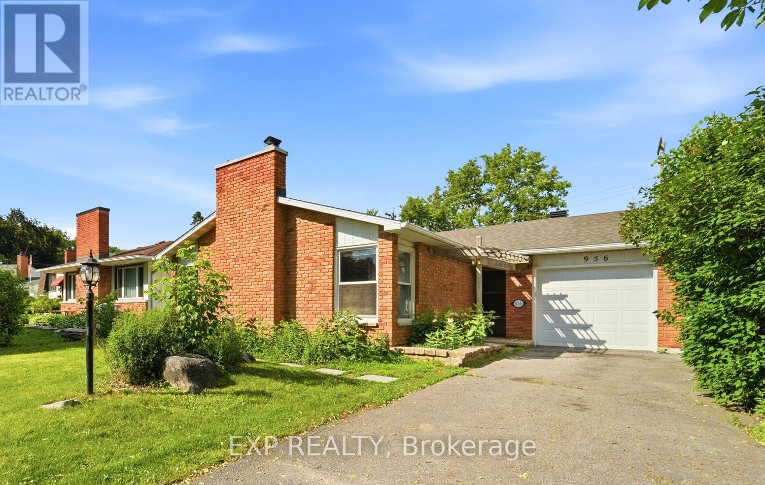 956 GOLD CRESCENT